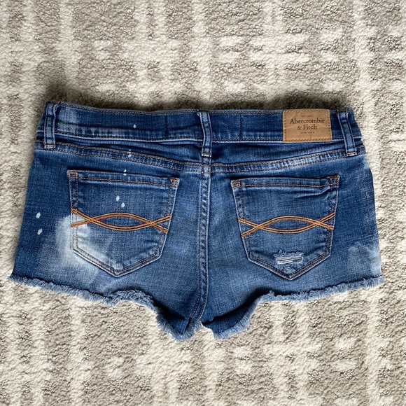 •Abercrombie & Fitch• Distressed Low-Rise Jean Shorts - Picture 2 of 11